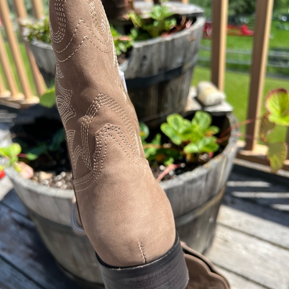 💯Fabulous Genuine Tan Leather Ranch Cowboy Boot Boho Western Shoe Festival New - Picture 10 of 13